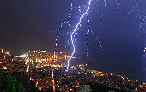 Καιρός: Νέα -ακόμα πιο έντονη- ψυχρή εισβολή «βλέπουν» τα προγνωστικά μοντέλα